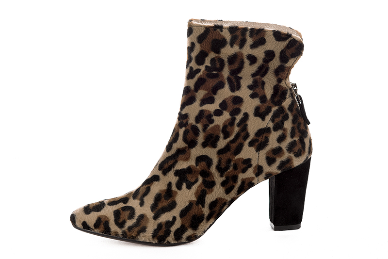 Safari black women's ankle boots with a zip at the back. Round toe. High block heels. Profile view - Florence KOOIJMAN